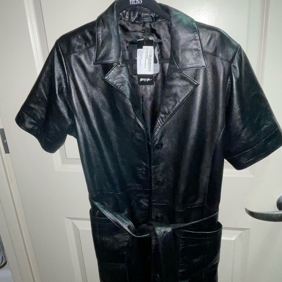 Never worn didn’t realize brought wrong size. Can’t return. - Picture 6 of 6